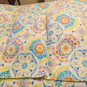 King size quilt with matching shams